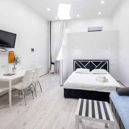 Bv Apartments Black And White Lviv Ngoại thất bức ảnh