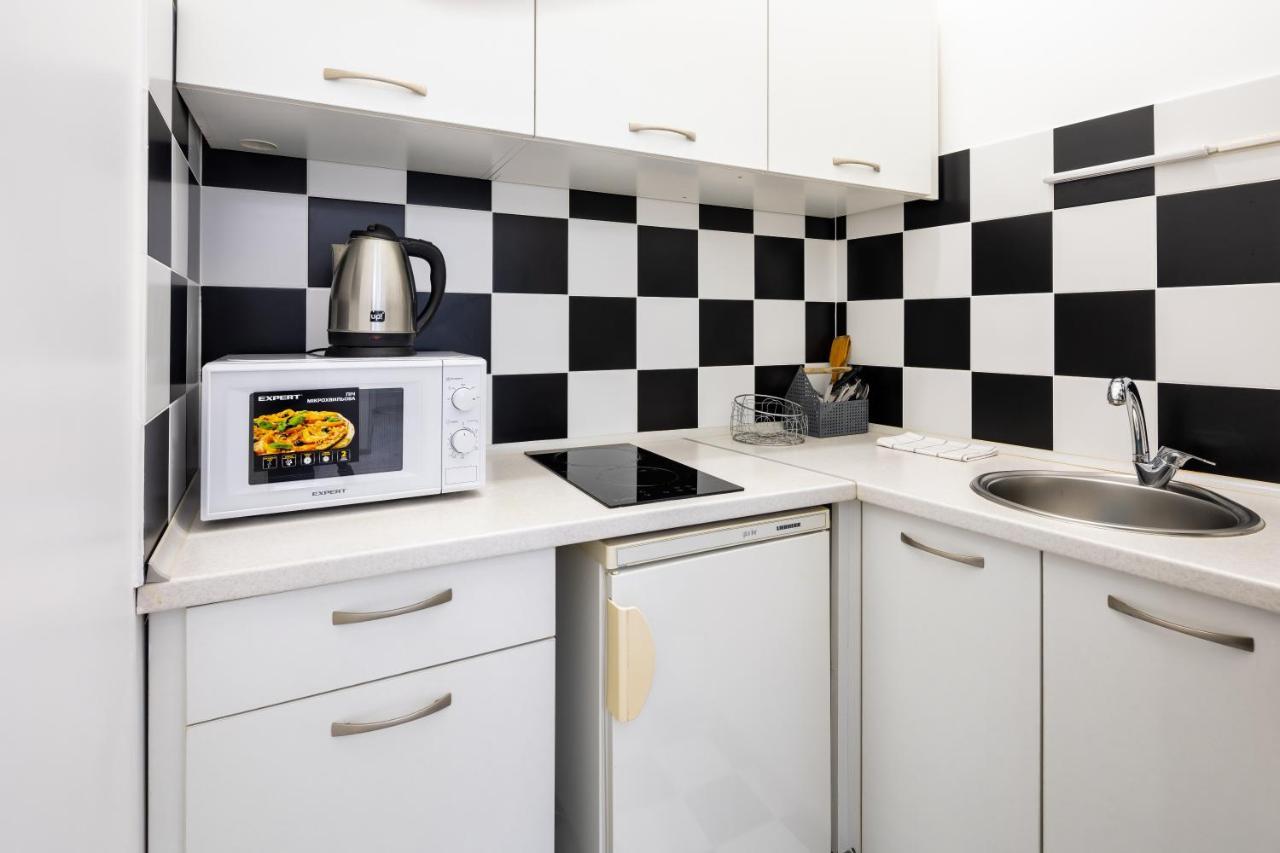 Bv Apartments Black And White Lviv Ngoại thất bức ảnh